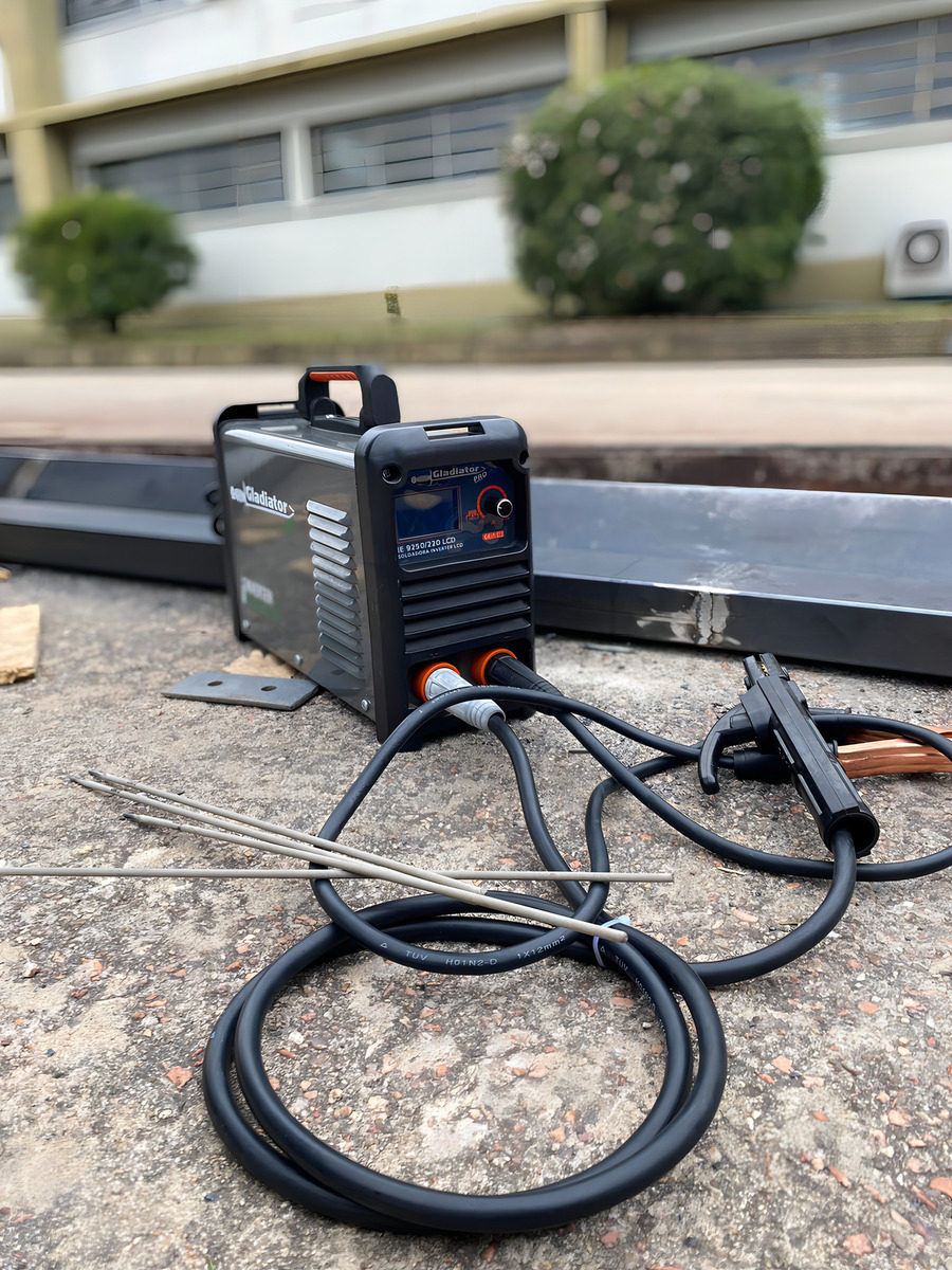 Soldadora Inverter Lcd 200a Gladiator Pro Ie9200/220lcd Color Gris Frecuencia 50-60hz - Imagen 6